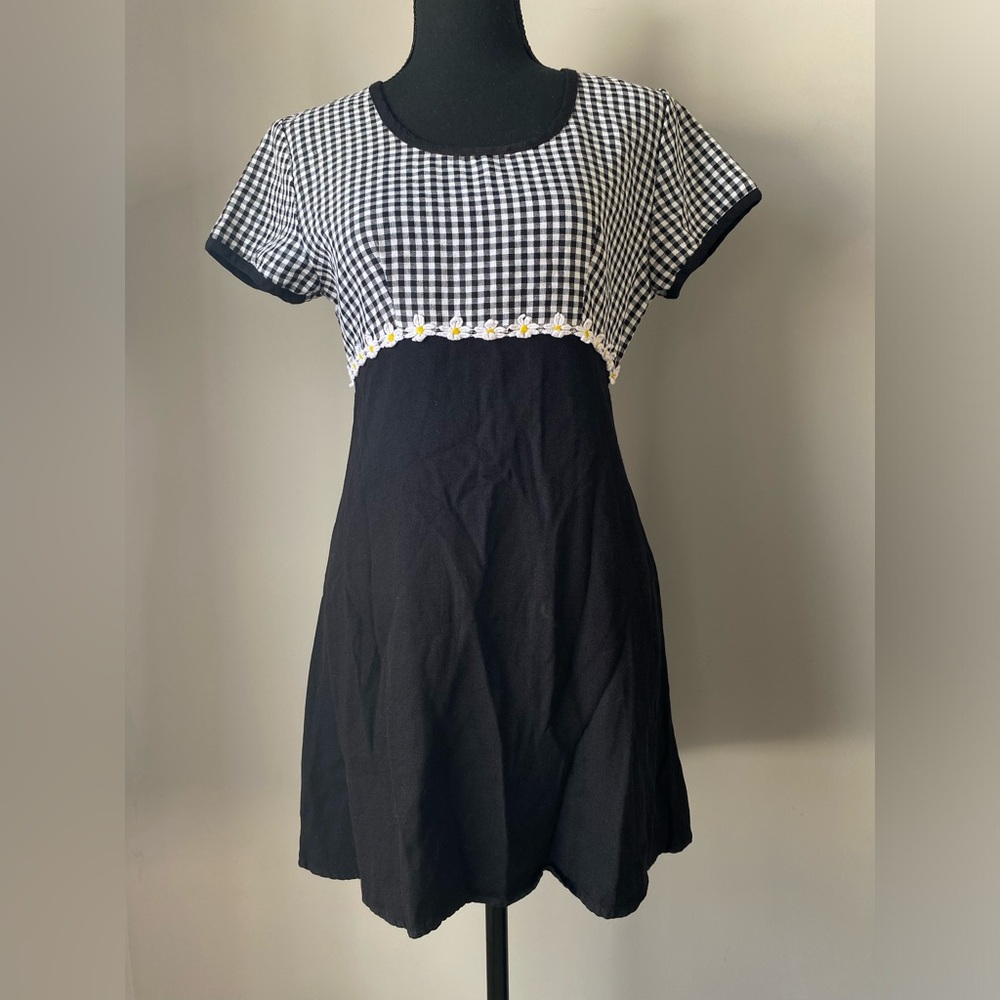 Juniors Byer Too! Size 5 black white daisy checkered mini vintage dress